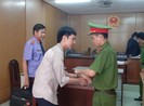 Thanh niên trẻ giả gái tiếp cận 2 người đàn ông Trung Quốc