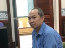 Mang dao 'xử' vợ cũ vì chuyện vay tiền nuôi con ăn học