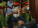 Đinh Ngọc Hệ bị bệnh chưa thể xuất viện, tòa phải hoãn xử