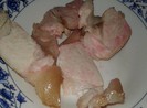 Tá hỏa thịt luộc để qua đêm chuyển màu hồng