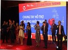 Bác sĩ hát để ủng hộ miền Trung sau bão dữ