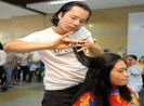 Bệnh nhân được cắt tóc nghệ thuật, chăm sóc móng tay ngày 8-3