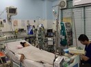 Kẹt xe nửa tiếng, vừa đến cổng bệnh viện bé gái ngưng tim