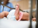 'Sinh thuận tự nhiên', đau quá mới chịu tiêm thuốc tê