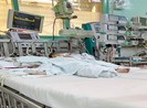Uống nhầm dầu thắp đèn, bé trai 13 tháng tuổi nguy kịch