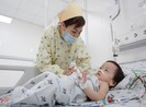 Diệu Nhi của cặp Song Nhi vừa được đóng hậu môn thành công