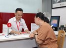 Người vay tiền sốt ruột chờ ngân hàng giảm lãi suất