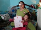 Tin vui cuối năm từ 2 bà cháu bán vé số