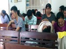 Cảnh sát ập vào bắt 24 con bạc đang sát phạt