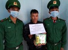 Mật phục bắt người đàn ông vận chuyển cả ký ma túy đá
