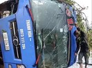 Lật xe giường nằm, 19 người bị thương