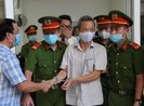 Vụ cựu bí thư Bến Cát: VKS và luật sư tranh luận căng thẳng