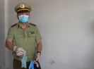 Hàng triệu găng tay, đồ bảo hộ y tế tái chế trong phòng trọ
