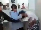 Tây Ninh: Nữ sinh lớp 7 bị bạn cùng trường đánh hội đồng