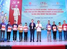 Hàng trăm ngàn công nhân không về quê ăn tết vì dịch COVID-19