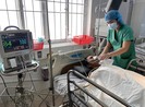 Tường đổ, đè người đàn ông đa chấn thương nguy kịch