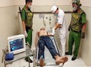 Nghi ngáo đá tự gây thương tích, chống trả công an