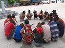 8 phụ nữ và 12 đàn ông nửa đêm chơi tài xỉu