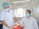 Người đàn ông bị đứt gần lìa cổ tay, chân khi đang cắt tỉa cây