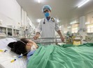 Lọc máu liên tục 56 giờ cứu thiếu nữ bị ong đốt vào chân