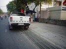 Đậu xe trên nắp mương, coi chừng bị phạt