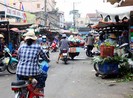 Giải tỏa 150 hộ buôn bán chiếm vỉa hè quanh chợ Thủ Đức