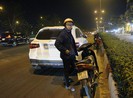 Thanh niên có cồn tự lao vào chốt CSGT nói: “Em chạy từ tốn“