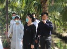 Bà Nguyễn Thị Kim Ngân đến viếng, thăm vườn cây bác Hai Nghĩa