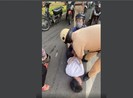 CSGT chĩa súng, bắt kẻ cướp cầm dao khống chế tài xế xe buýt