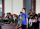 2 nhóm đánh nhau, 24 bị cáo ra tòa