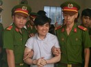 Bị cáo tố bị dụ nhận tội, thề có mặt đèn làm chứng