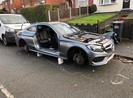 Mercedes bị trộm lột sạch đồ sau 1 đêm đỗ ngoài đường