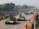Ấn-Trung căng thẳng, Nga-Mỹ đua nhau bán vũ khí cho New Delhi