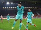 Đánh bại đội bét bảng, Liverpool trở lại cuộc đua Top 4