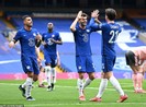 ‘Đốt đền’ và bàn thắng muộn giúp Chelsea vào bán kết FA Cup