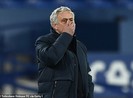 Mourinho nở nụ cười khi Tottenham chịu phạt đền