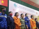 Trao quà tết cho 300 nữ công nhân vệ sinh môi trường