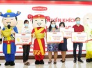 Dai-ichi Life Việt Nam trao vàng cho khách hàng trúng thưởng