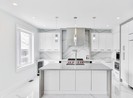 Tủ bếp Acrylic bóng gương và những ưu điểm vượt trội
