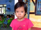 Tìm người thân cho bé gái bị lạc trên bãi biển Thuận An