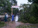 Hàng loạt ngôi nhà huyện miền núi Thừa Thiên-Huế tốc mái