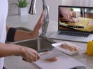 Bị truy nã nhưng vẫn không bỏ đam mê dạy nấu ăn trên YouTube
