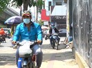 Đi xe máy trên vỉa hè, phạt 400.000 đồng