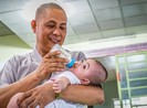 Người cha độc thân của 80 đứa trẻ