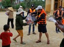 Toàn bộ người dân thôn Hà Sơn và Khe Zét lên nóc nhà tránh lũ