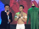 Quốc Cơ, Quốc Nghiệp bán đấu giá áo dài tặng học sinh vùng lũ