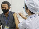 Video: Gia đình 5 người đều tiêm thử nghiệm vaccine COVID-19