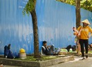 Video: Người Sài Gòn vừa mưu sinh, vừa tránh nóng