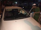 Thấy xe vắng chủ đậu ven đường, tự ý leo lên... lái thử