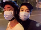 Lương Thùy Linh chạy xe máy chở Đỗ Hà dạo đêm